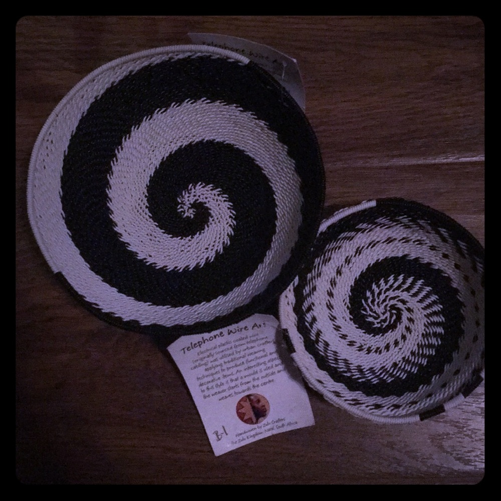 Set of two telephone wire art bowls